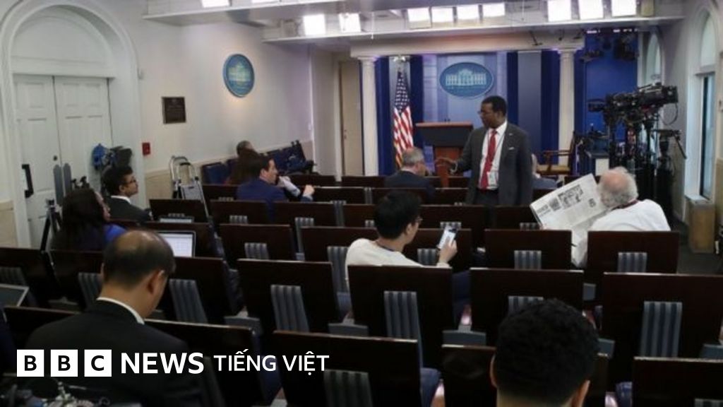 Giới truyền thông lên án 'lệnh cấm' của Nhà trắng - BBC News Tiếng Việt