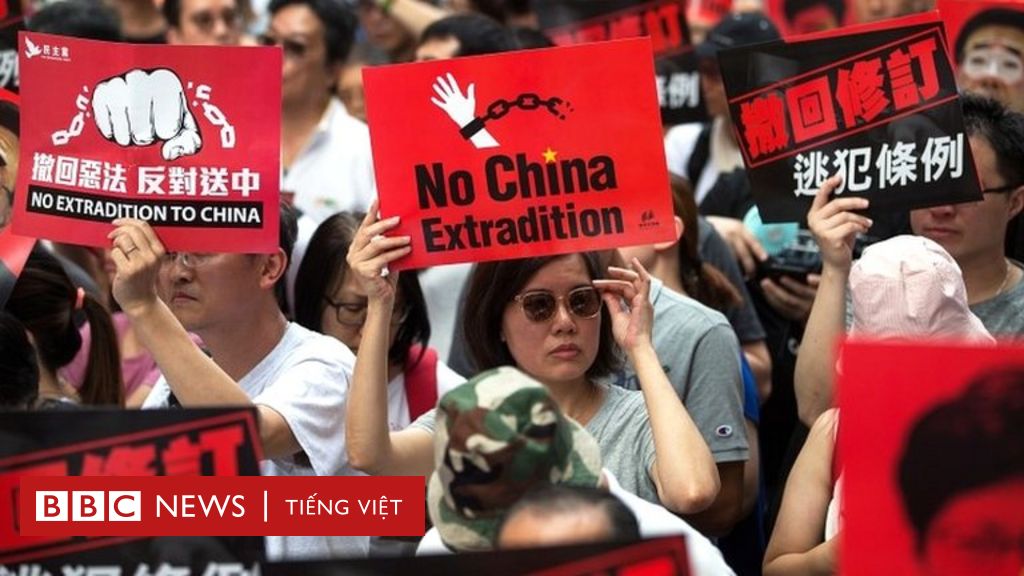 香港：數萬人示威反對引渡法案