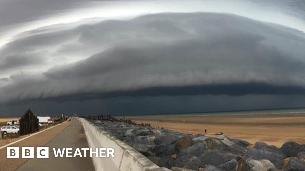 Shelf Clouds Thunderstorms And A Blood Moon Bbc Weather