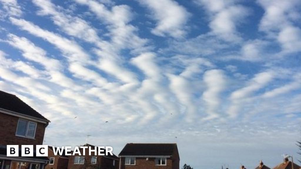 Rare clouds make Yorkshire sky look like cotton wool - BBC News