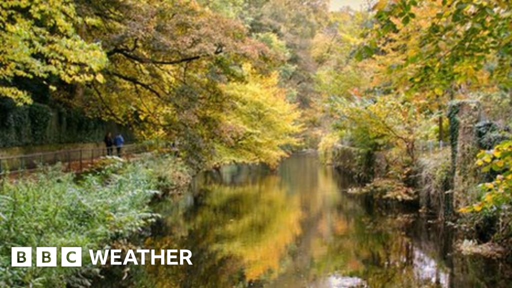 Autumn starts to show its colours across UK - BBC Weather