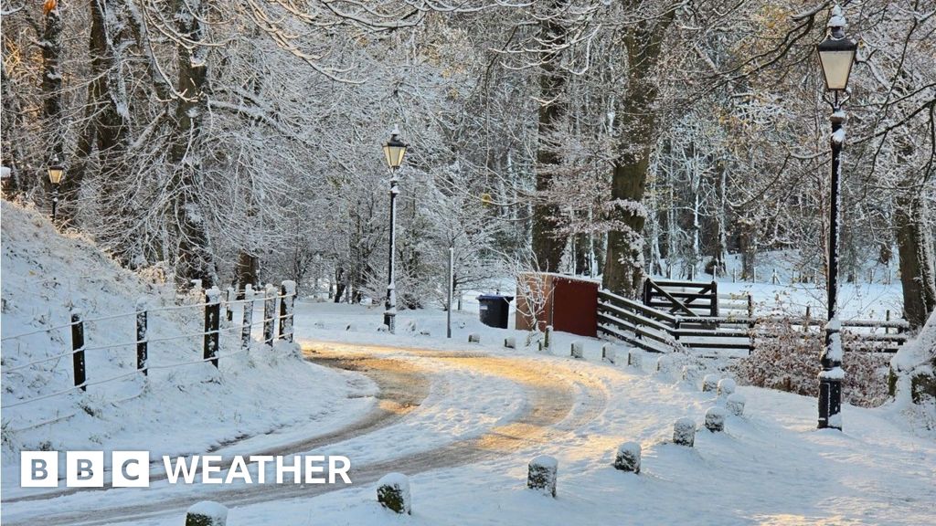 Snow forecast to hit UK as weather warnings issued