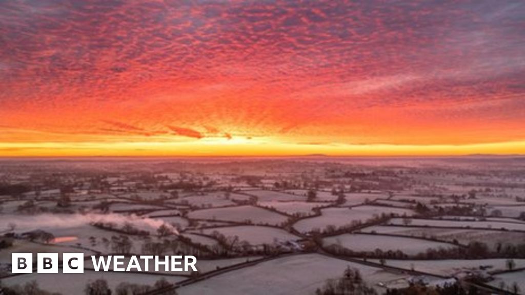 Fiery winter sunrise wins Pic of the Season - BBC Weather
