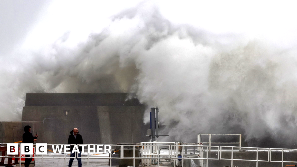 UK weather: Severe warnings issued ahead of Storm Ciarán