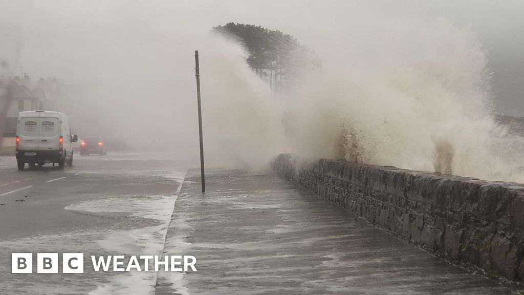 Disruption Expected As Storm Brendan Arrives In UK - BBC Weather