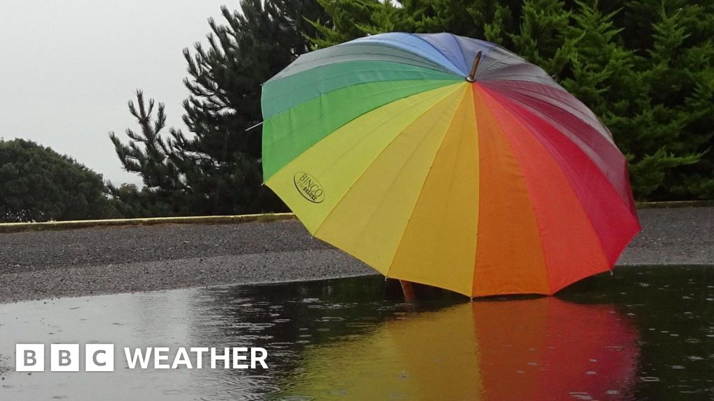 UK weather: Sunshine and showers for weekend following heavy rain in south