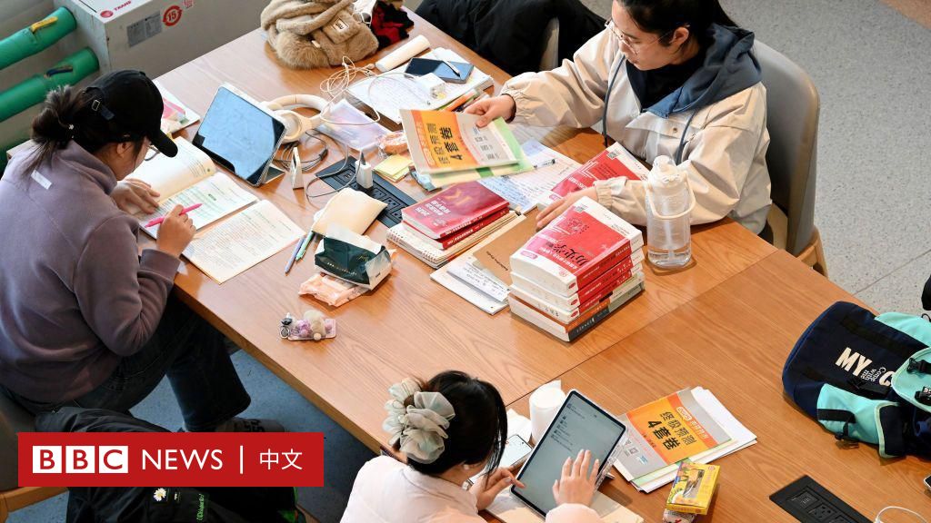中国有女大学生被要求生理期“脱裤子证明”？ 高校规定引争议