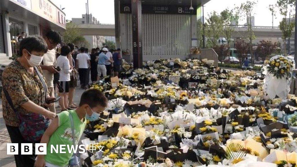 中国河南郑州水灾一周年：官方审查下仍有民众悼念逝者