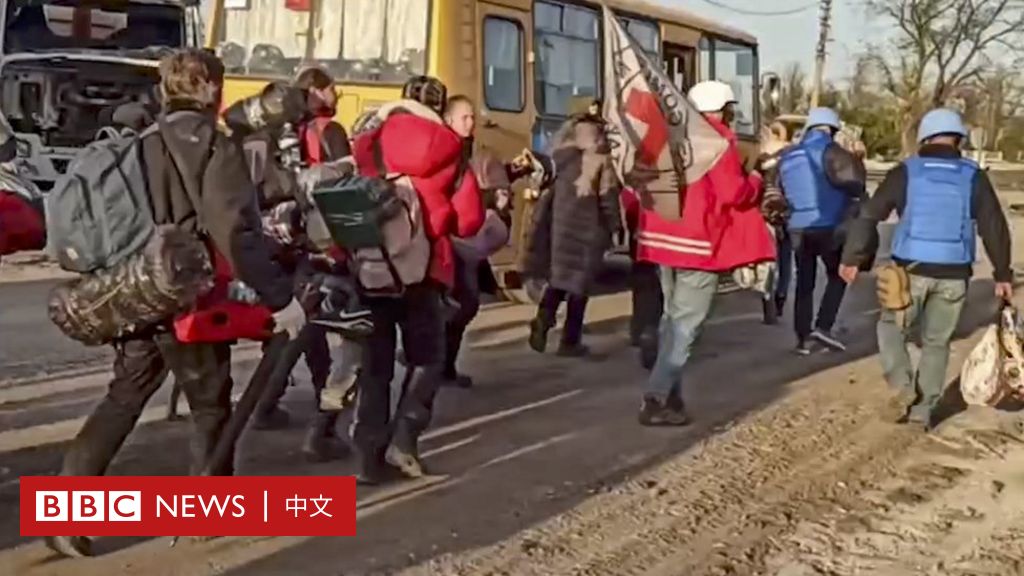 乌克兰战争：平民撤离马里乌波尔的亚速钢铁厂