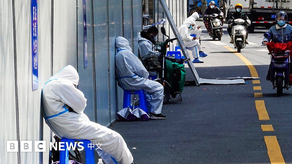 上海进入分区封锁第一天 浦西民众排队囤货