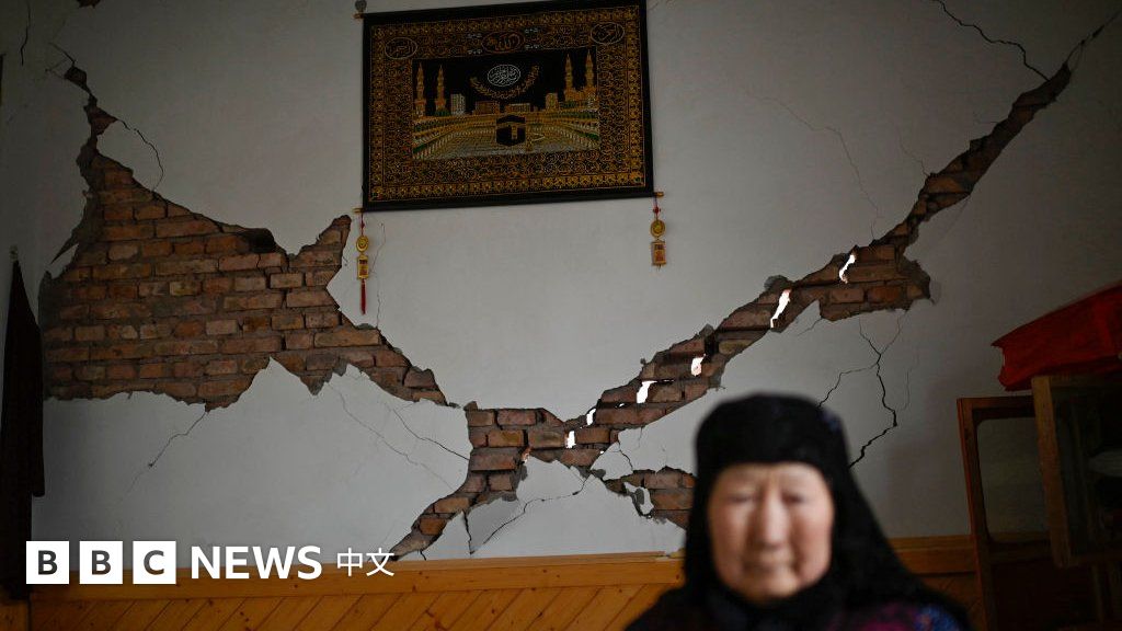 甘肃积石山地震：两省遇难人数增至131人，建筑质量受质疑，搜救主要困难是低温