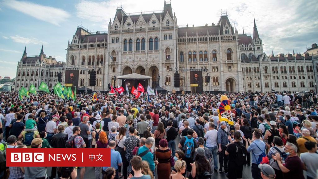 布达佩斯爆发示威游行 抗议中国复旦大学建设分校 - BBC News 中文