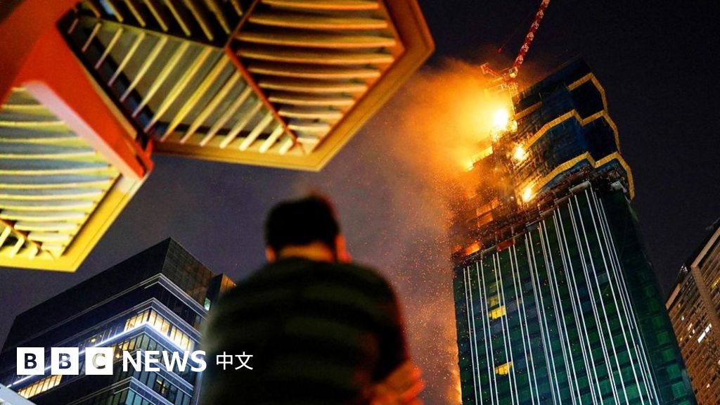 香港尖沙咀大火烧逾九小时救熄 目击者称“仿佛末日景象”