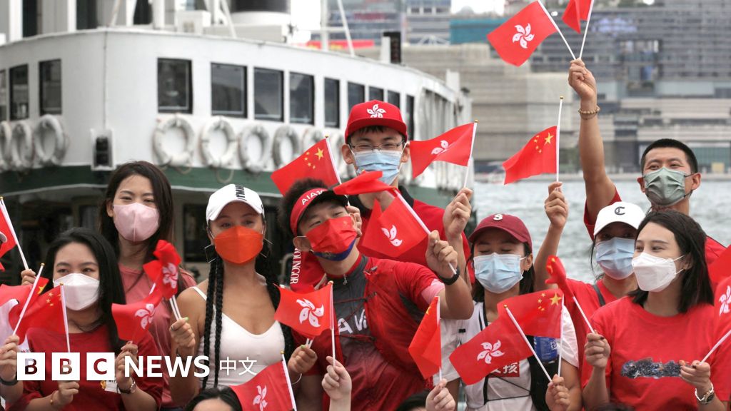香港施政报告：李家超“抢人才”策略能否奏效引热议，商界寄望完全恢复开放