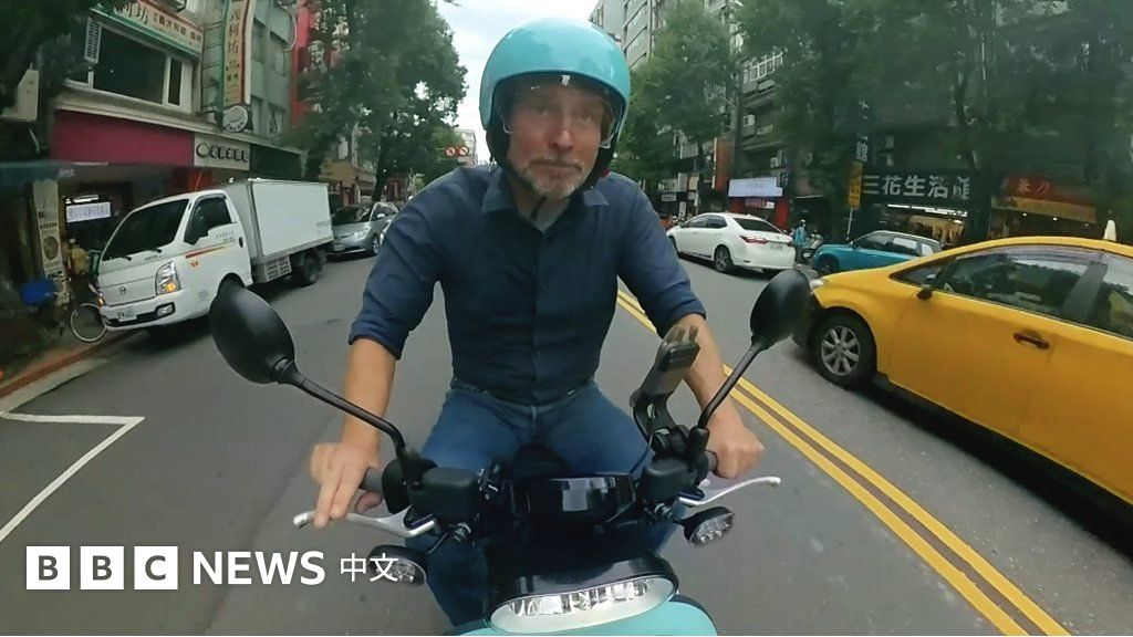 全球最大电池交换网能否吸引机车族转投干净能源？BBC记者试骑台湾电动摩托