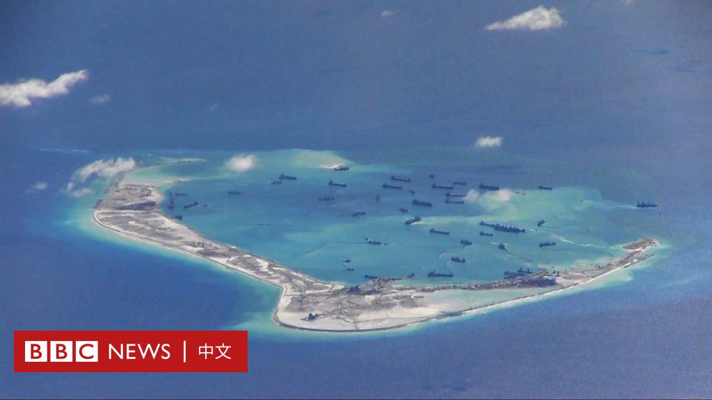 美军与菲律宾飞机过南海 中国的警告大不同