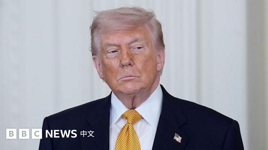美国总统特朗普表示，他已应波斯湾国家请求，暂停原定于周二（5月19日）对伊朗发动的军事攻击，因为“严肃的谈判目前正在进行”。
