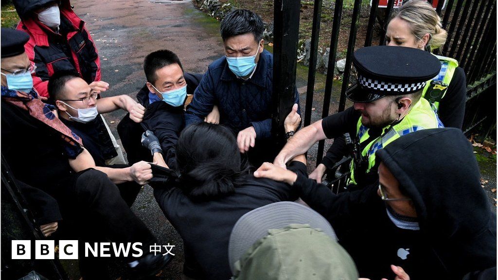 中共二十大：居英港人曼城示威风波 英国首相称&ldquo;令人深感忧虑&rdquo;