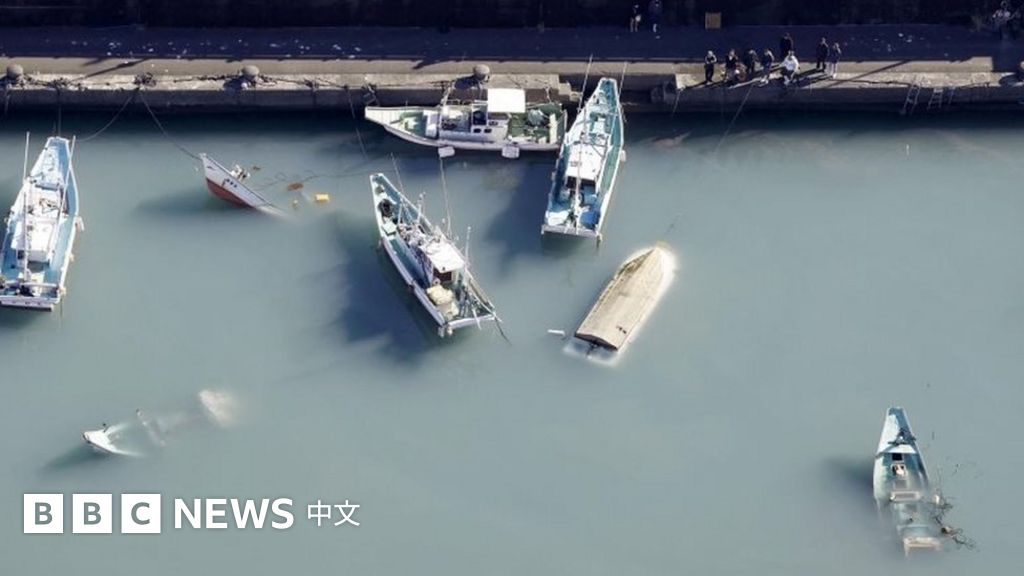 南太平洋岛国汤加附近海底火山爆发 美国日本发出海啸警告