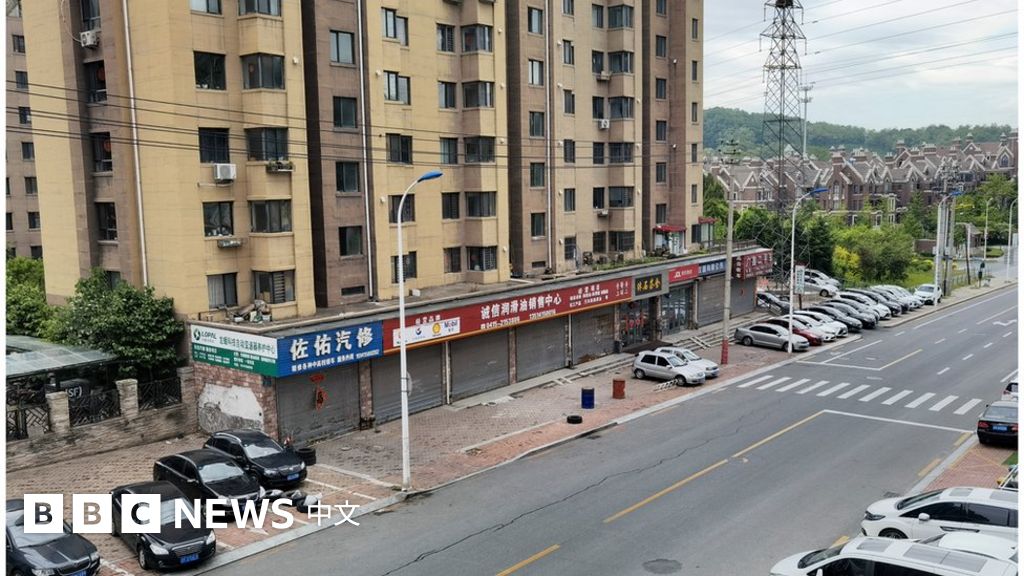 中国丹东“黄码”父女外出取药与警察冲突，“过度”防疫再受关注