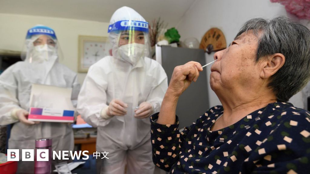 中国多地降低核酸查验要求 欧盟访华官员称习近平承认病毒致命性减弱