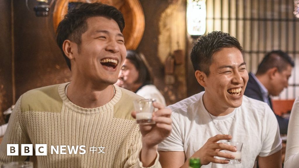 干杯！日本劝说年轻人多喝酒帮助提振经济