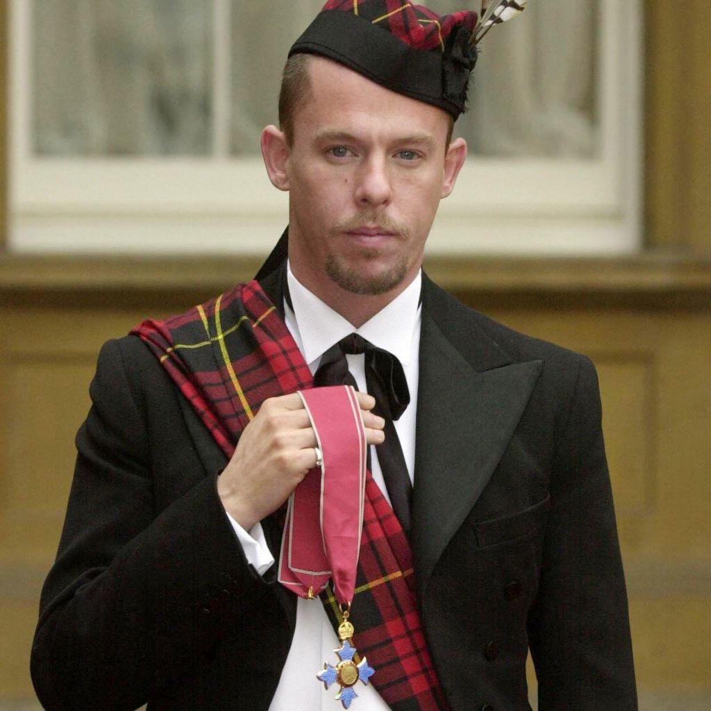 Alexander McQueen: Fashion designer to be honoured with blue plaque ...