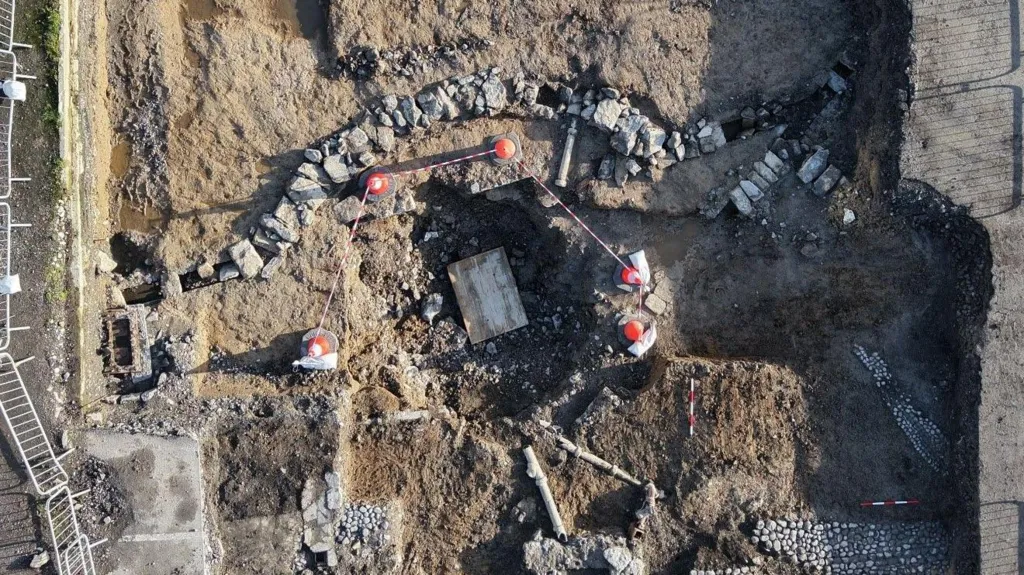 Arial view of excavation site. 