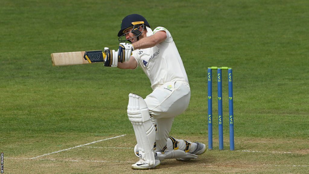 Chris Cooke's unbeaten 134 came off 224 balls and included 17 boundaries towards the Glmaorgan total