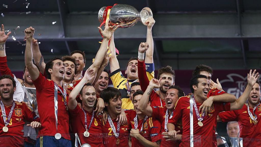 Spain celebrate winning Euro 2012