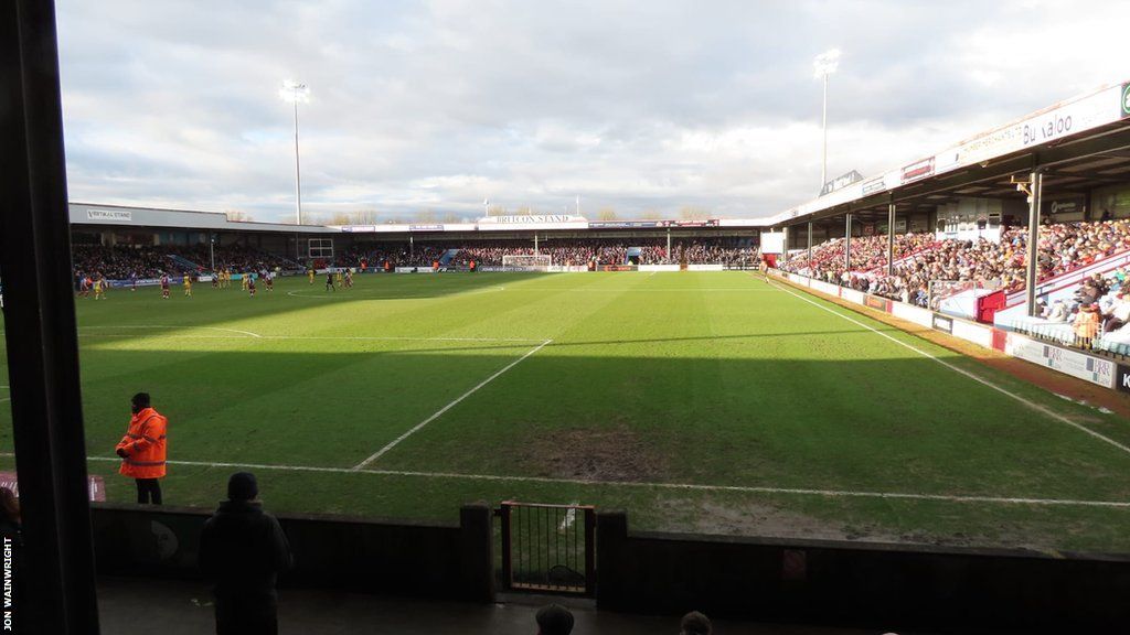 Glanford Park packed in a crowd of 7,511