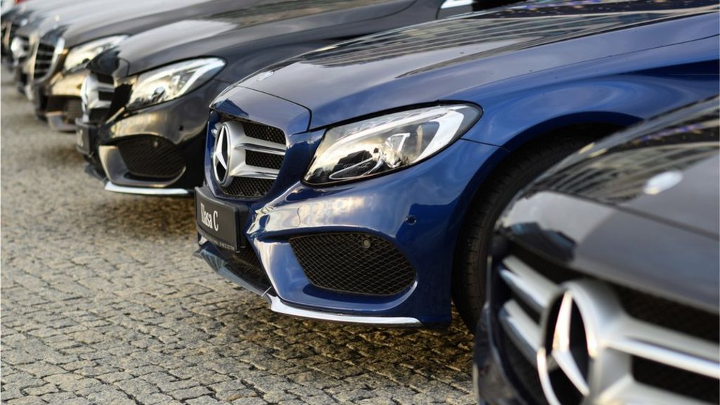 Daimler Recalls 400 000 Mercedes Benz Cars In The Uk Bbc News