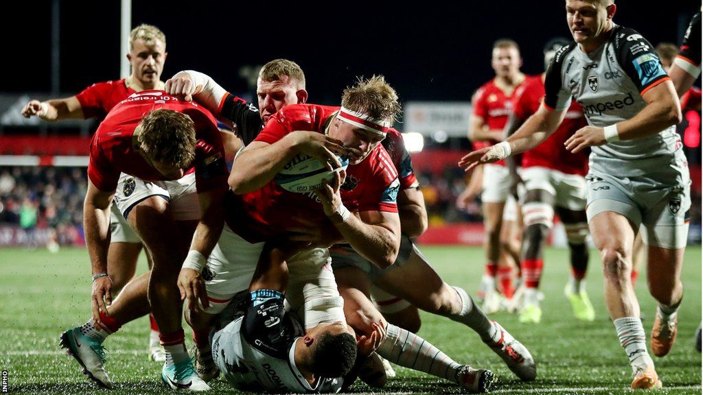 Gavin Coombes stretches to score Munster's second try at Musgrave Park
