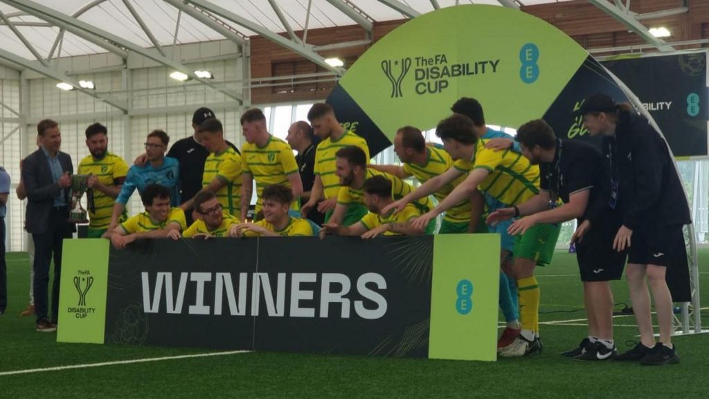 Norwich City CP team awaiting to lift the trophie