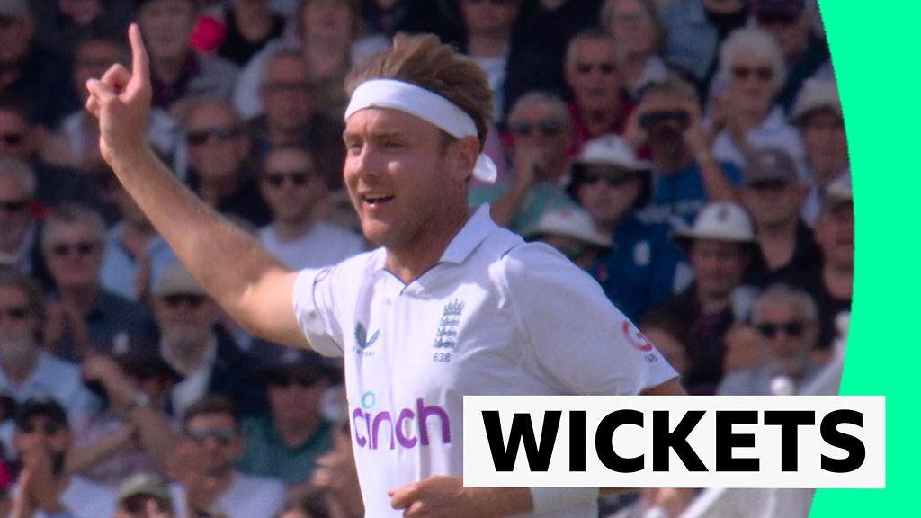 England v New Zealand: Stuart Broad takes two wickets in an over