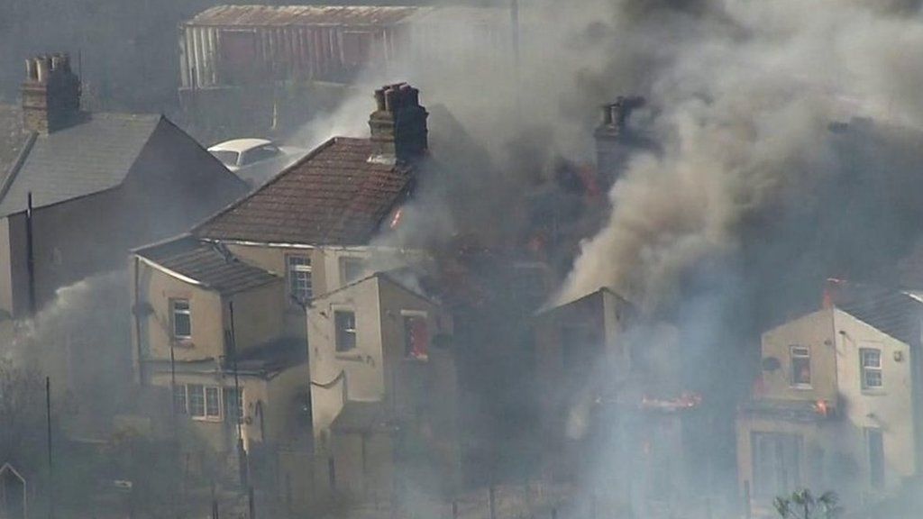 London Wildfires: Firefighters Felt Like They Were In Warzone - BBC News