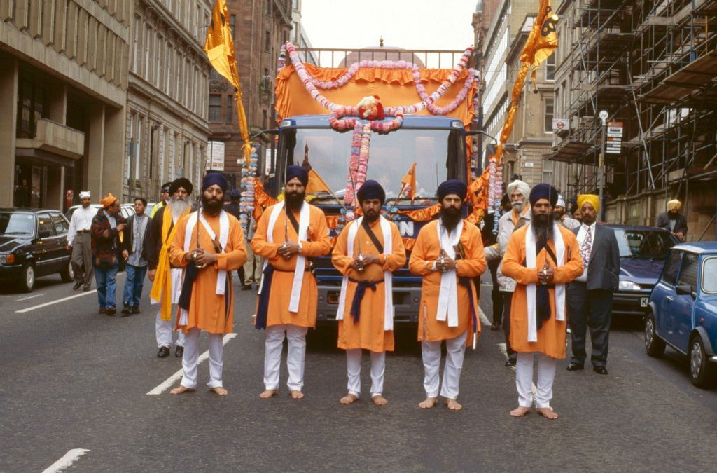 In pictures: South Asian culture in Scotland over 30 years - BBC News