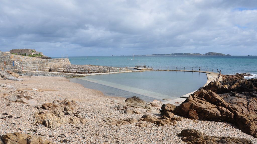 Bid to restore Guernsey Bathing Pools at La Vallette - BBC News