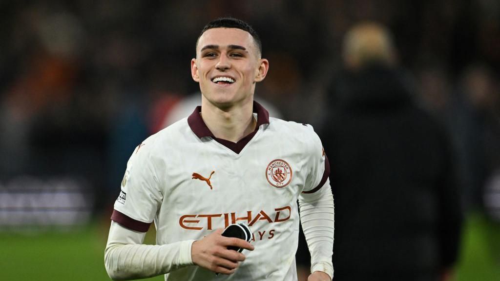 MOTD2: Is Phil Foden better in the centre or on the wing? - BBC Sport
