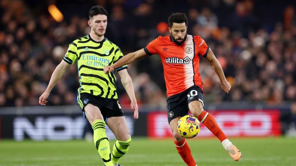 Andros Townsend assina pelo Luton Town por três meses