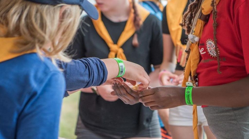 Scouts and guides from different parts of the world hold hands