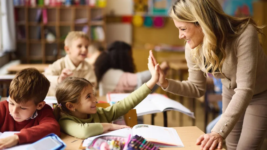 «No quiero parecer tacaño»: ¿Cuánto se debe donar a la colecta de fin de año para los profesores?