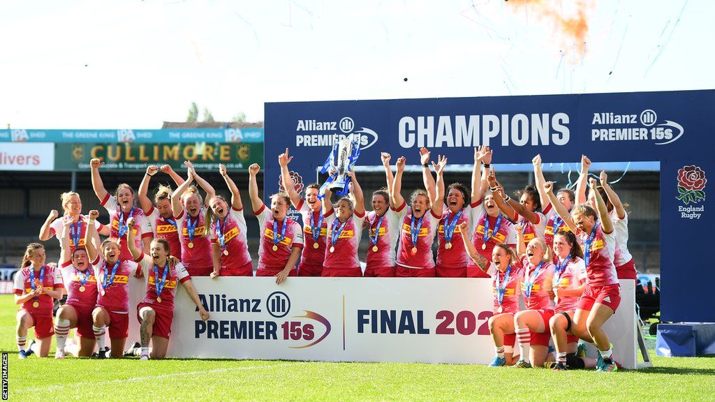 Harlequins celebrate their Allianz Premier 15s title in 2021