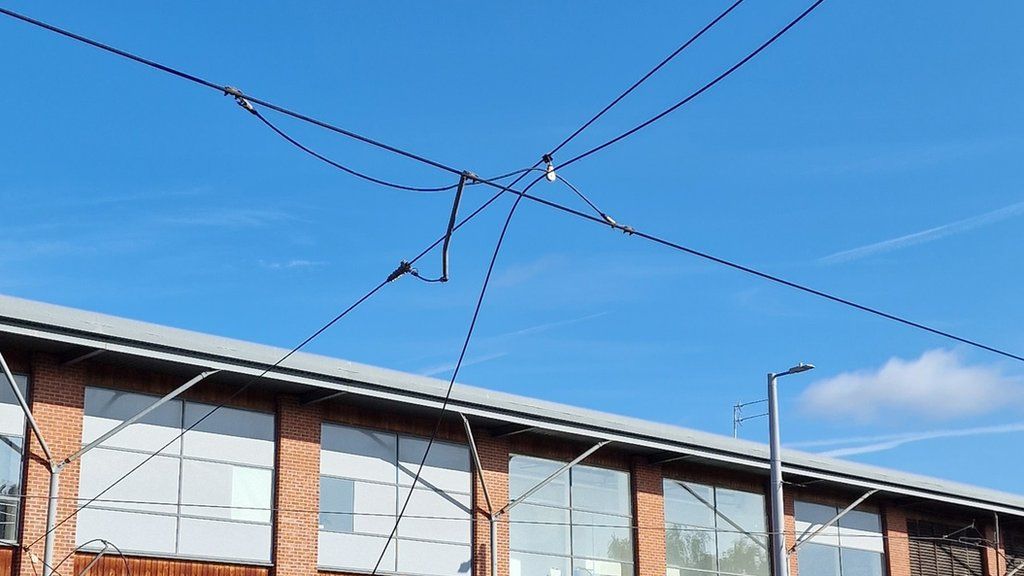 A photo of the overhead lines in Beeston