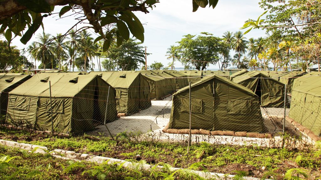 Фотография 2012 г., показывающая центр обработки просителей убежища на острове Манус, Папуа-Новая Гвинея