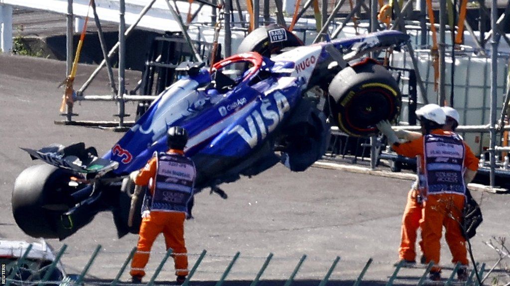 Daniel Ricciardo's car recovered at Japanese GP
