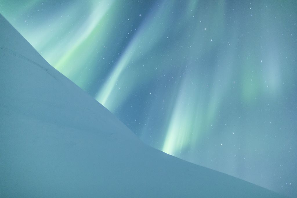 Silk Skies - Abisko National Park, Lapland, Sweden - by Jamen Percy (Aurorae, Winner)