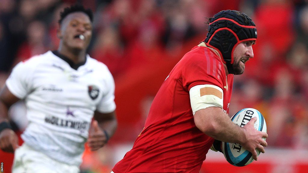 Diarmuid Barron runs in for Munster's second try against Sharks in Limerick