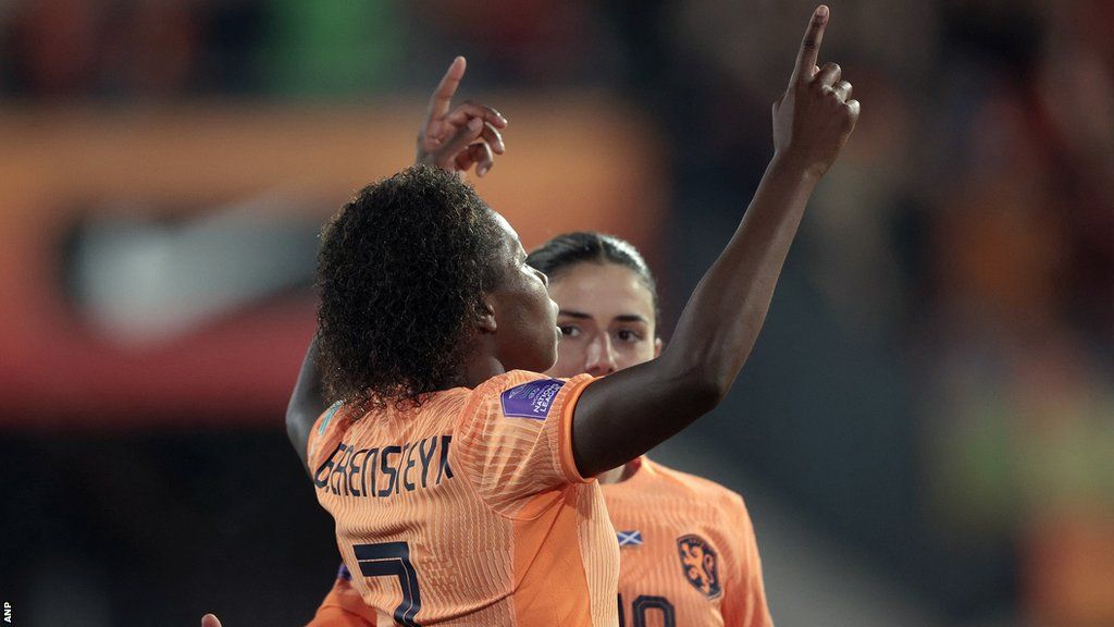 Netherlands forward Lineth Beerensteyn celebrates