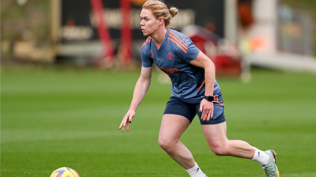 Aoife Mannion in Manchester United training